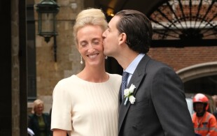 Maria Laura et William Isvy arrivent à l'Hôtel de ville de Bruxelles pour leur union civile, le 10 septembre 2022.